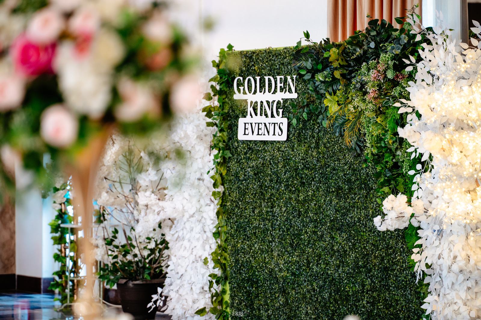 Panou floral cu logo Golden King Events